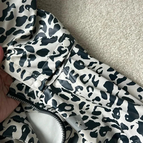 Molo cat prints  rain jacket - Picture 11 of 11